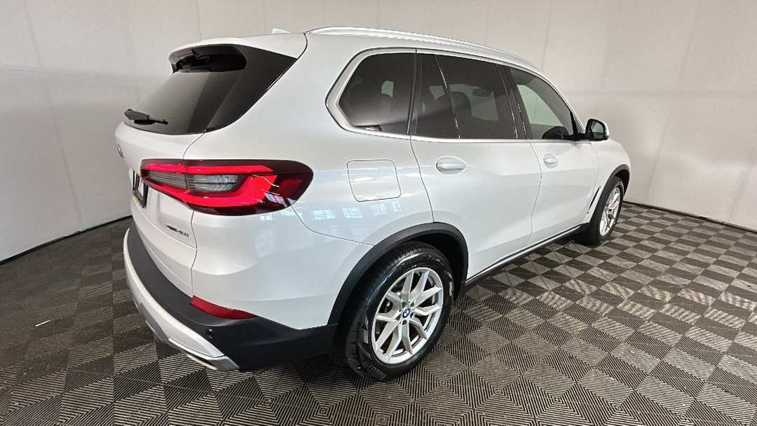 2022 BMW X5 xDrive40i - Image 3