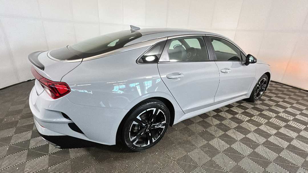 2022 Kia K5 GTLine - Image 3
