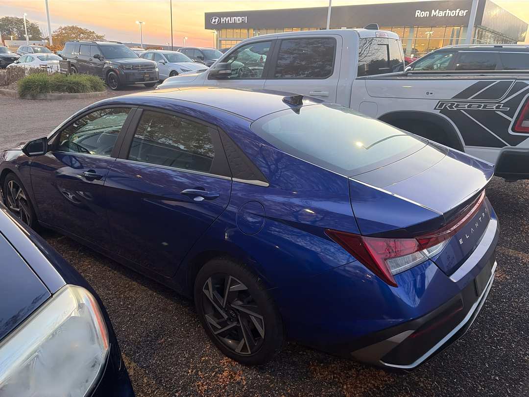 2025 Hyundai Elantra SEL Convenience - Image 3
