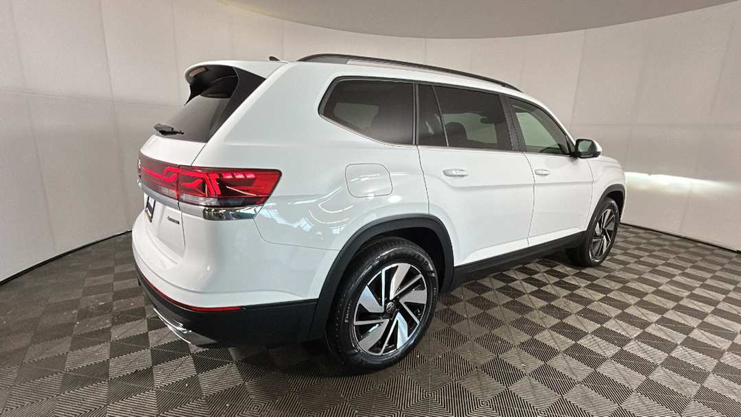 2025 Volkswagen Atlas 2.0T SE w/Technology - Image 2