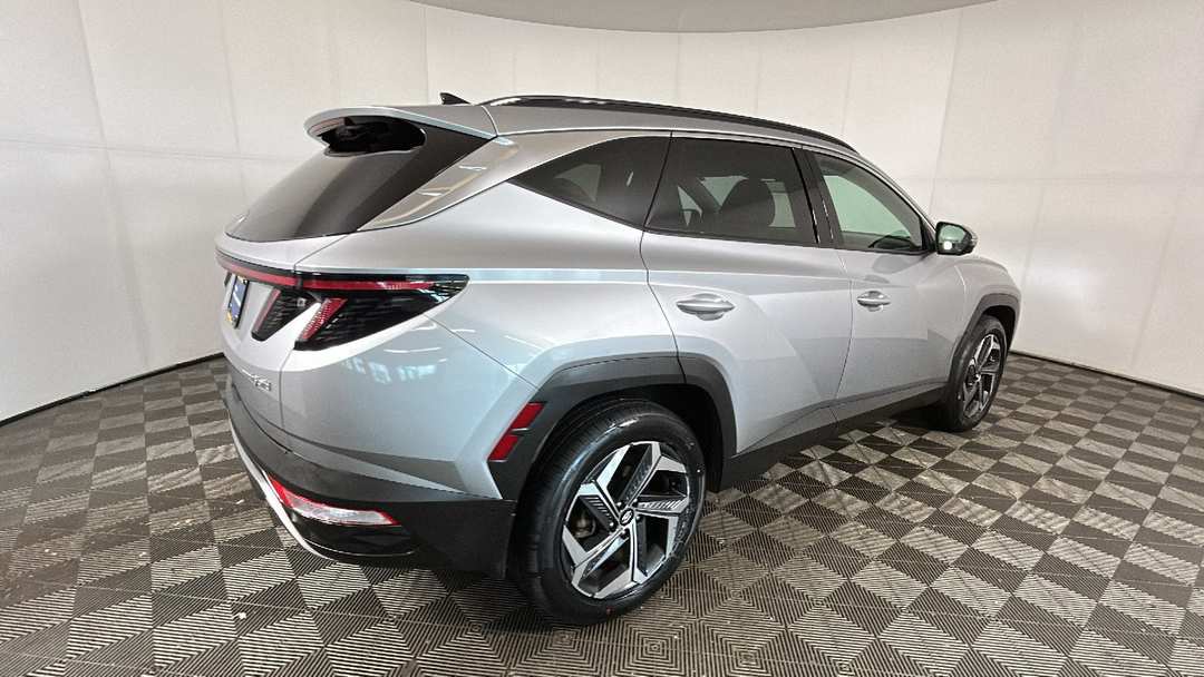 2024 Hyundai Tucson Hybrid Limited - Image 3