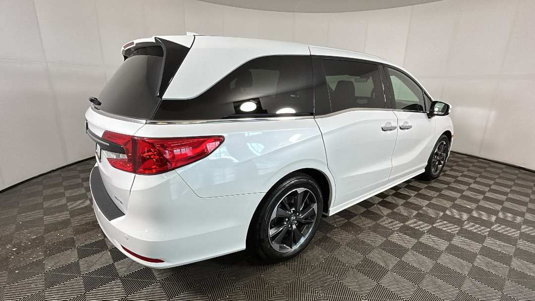 2022 Honda Odyssey Elite - Image 2