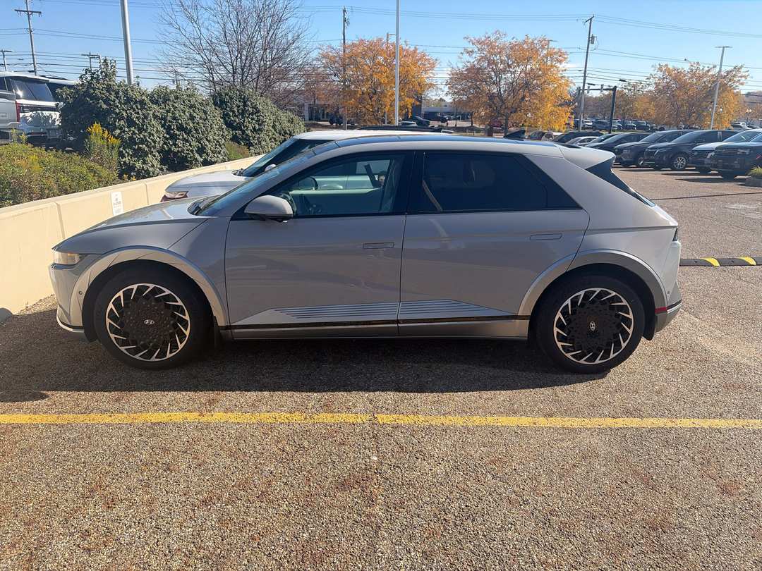 2024 Hyundai Ioniq 5 Limited - Image 3