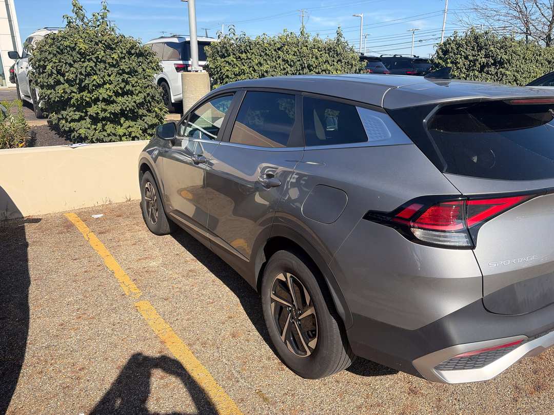 2023 Kia Sportage Hybrid LX - Image 3
