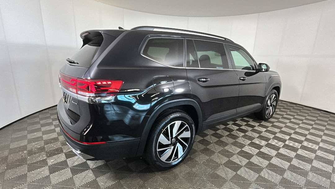 2025 Volkswagen Atlas 2.0T SE w/Technology - Image 2