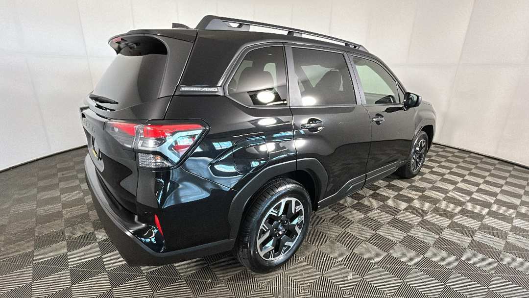 2025 Subaru Forester Premium - Image 3