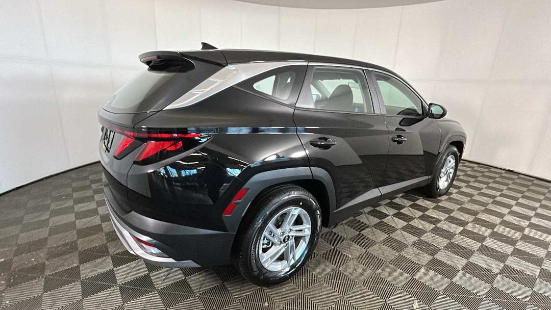 2026 Hyundai Tucson SE - Image 3