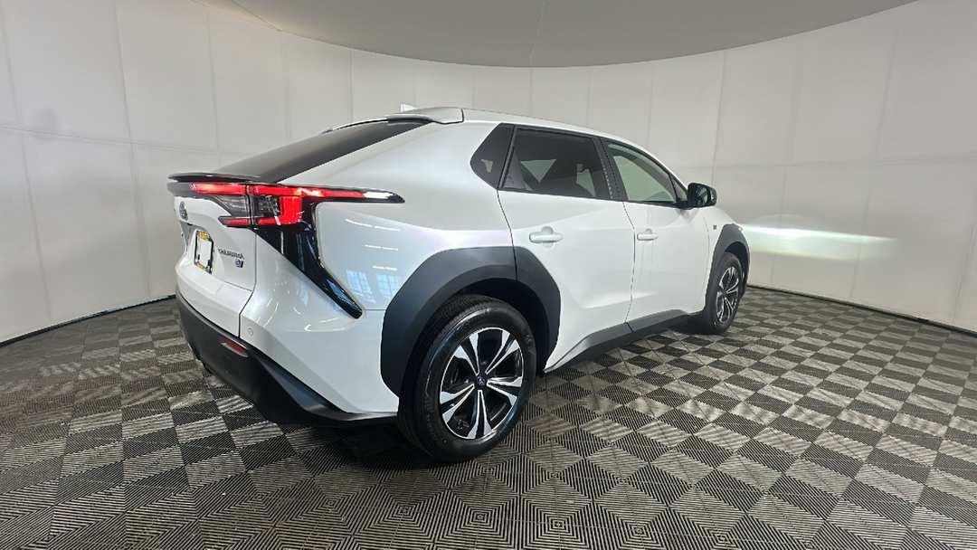 2023 Subaru Solterra Premium - Image 3