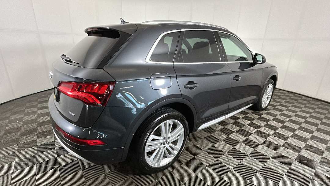 2020 Audi Q5 45 Premium Plus - Image 3
