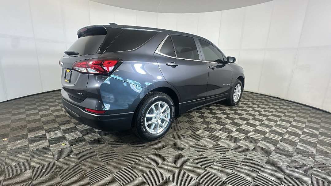 2023 Chevrolet Equinox LT - Image 3