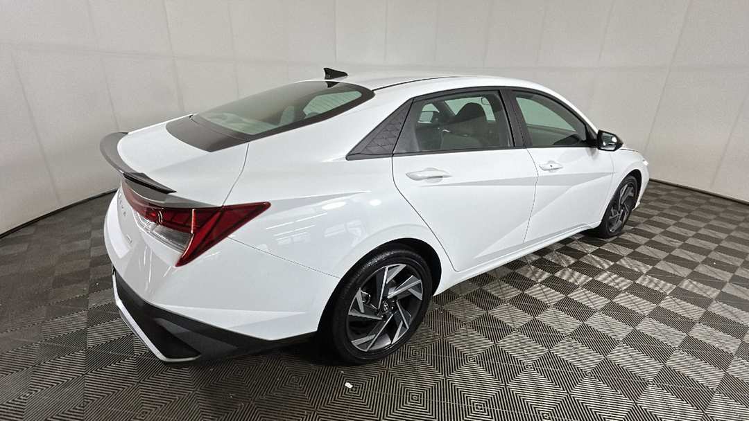2025 Hyundai Elantra Hybrid SEL Sport - Image 3